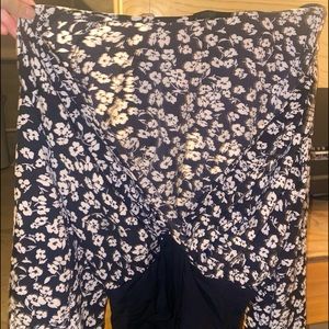 Cute V neck bodysuit. From shein. Size M. Never worn, still in perfect condition